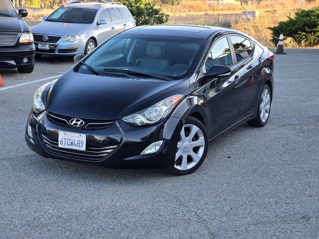 Used 2012 Hyundai Elantra Limited w/ Technology Pkg 5 FWD image 3