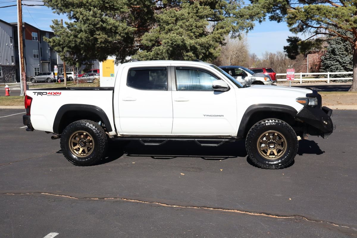 Used 2018 Toyota Tacoma TRD Off-Road AWD/4WD image 3