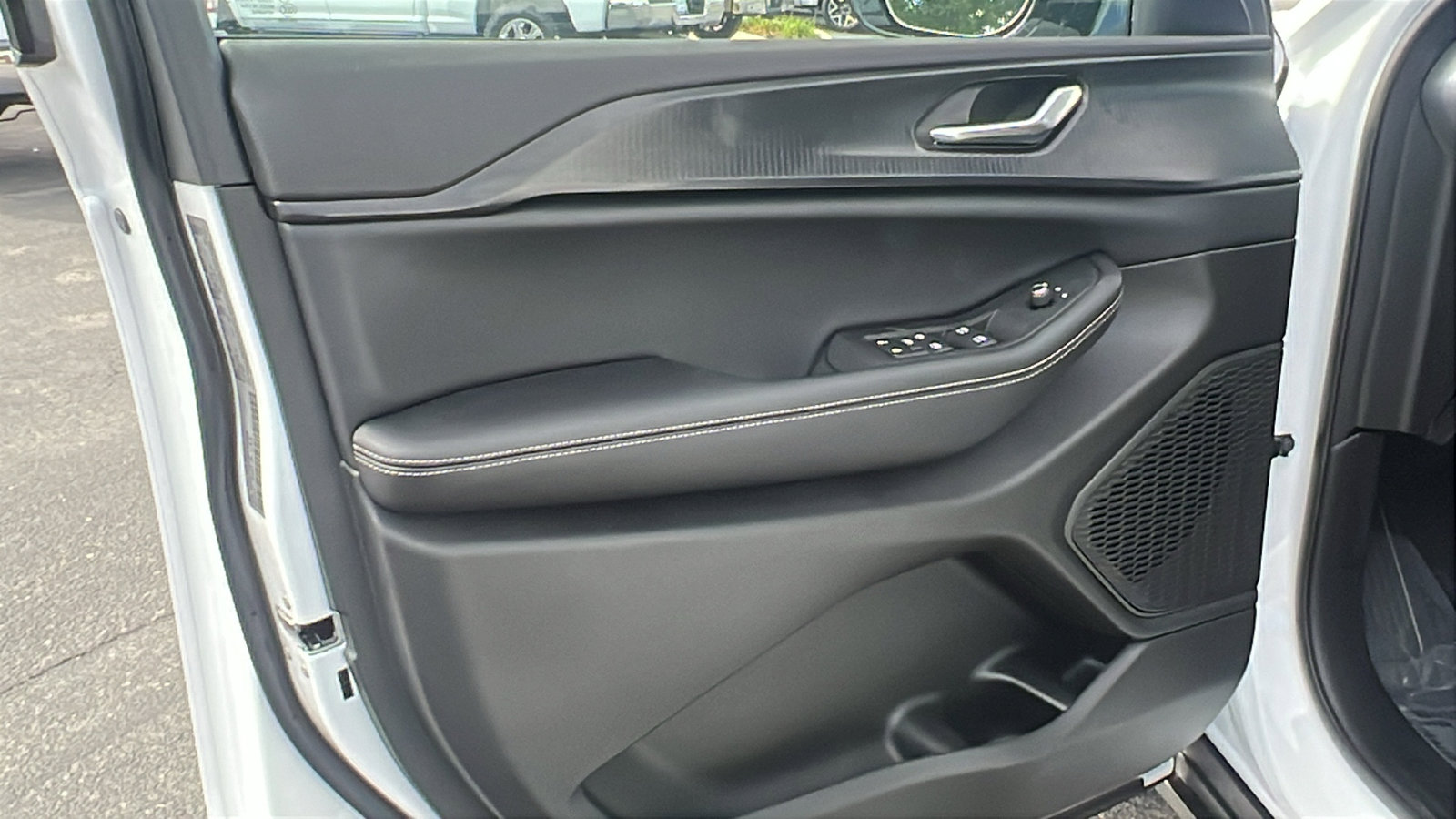 New 2025 Jeep Grand Cherokee Altitude image 13