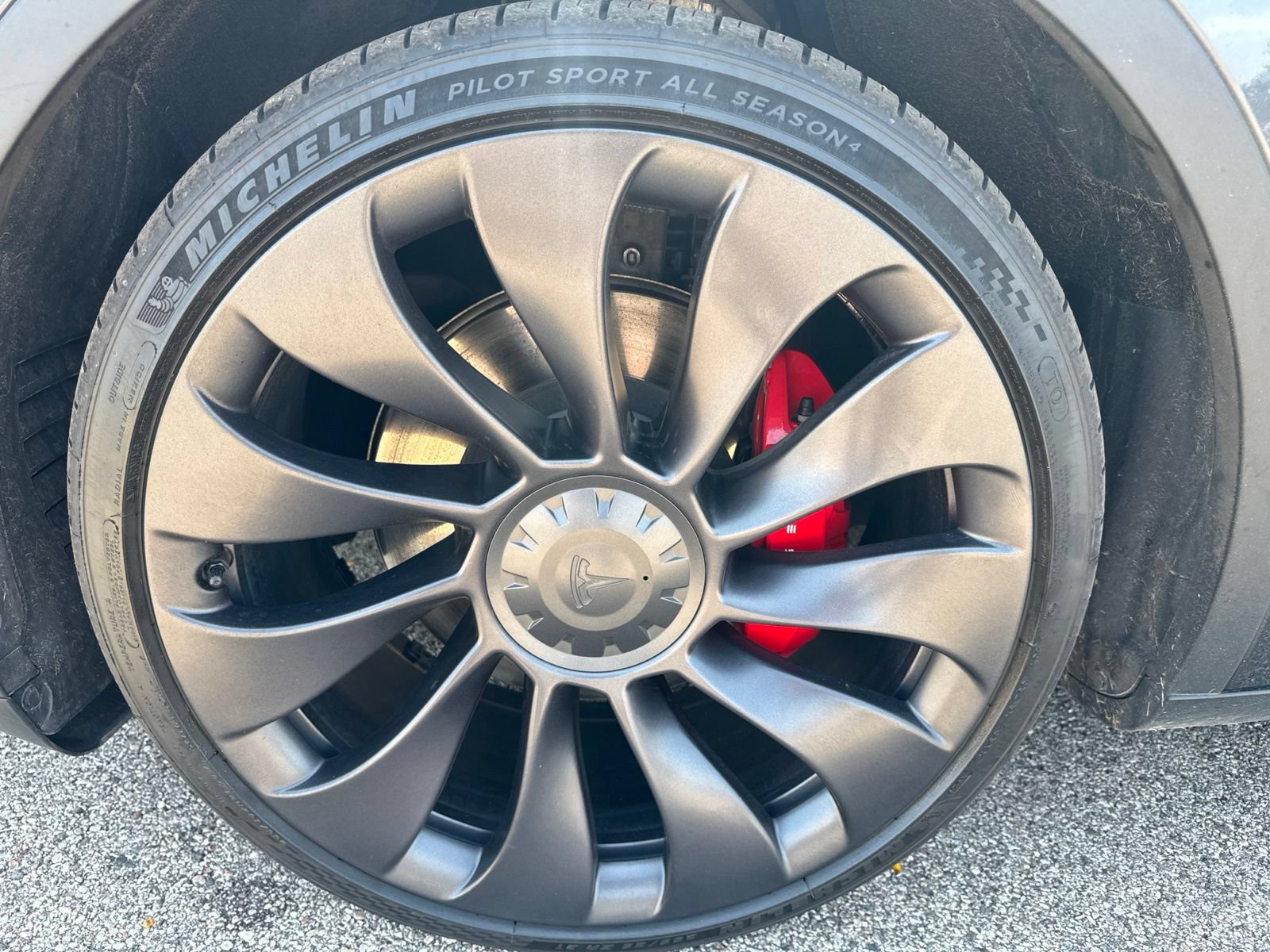 Used 2024 Tesla Model Y Performance AWD/4WD image 13