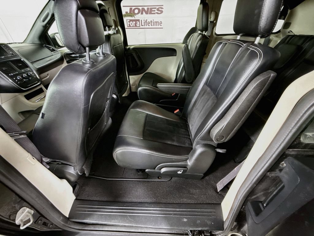 Used 2018 Dodge Grand Caravan SXT FWD image 26