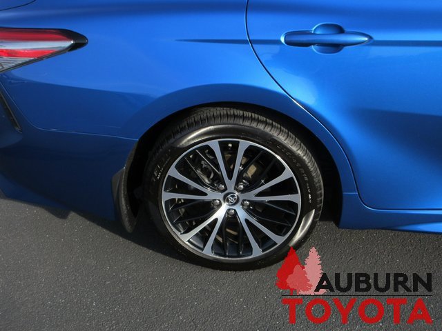 Certified 2019 Toyota Camry SE w/ Sunroof Package image 4