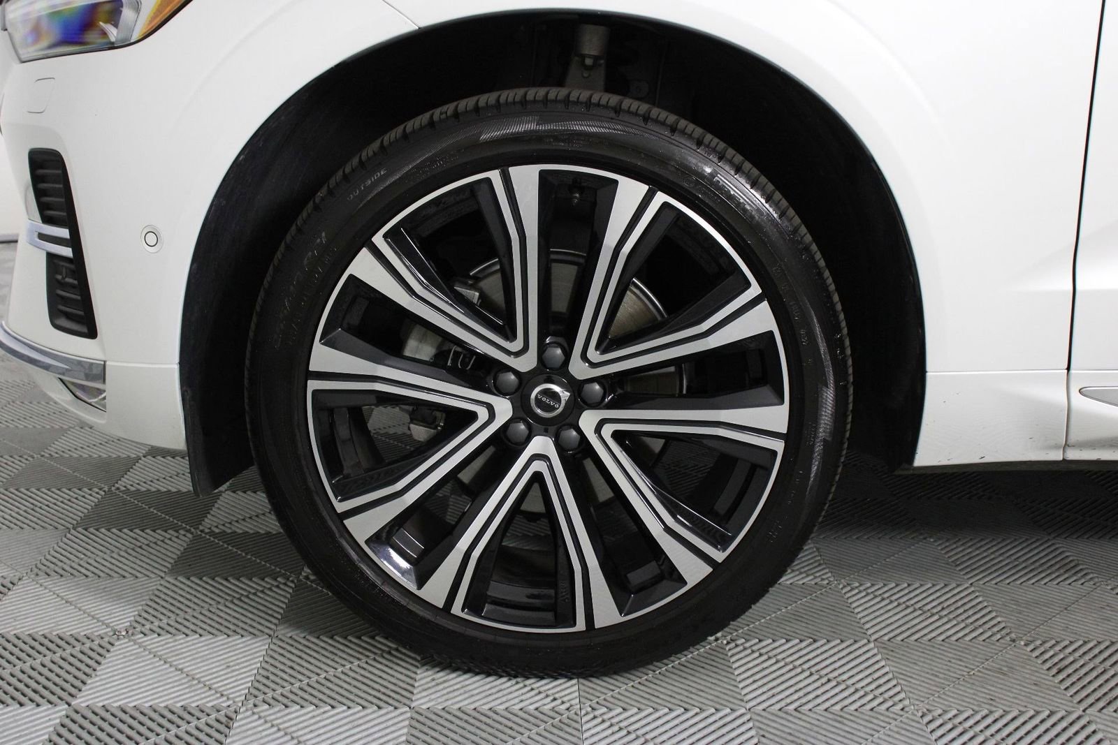 Certified 2023 Volvo XC60 B5 Ultimate image 28