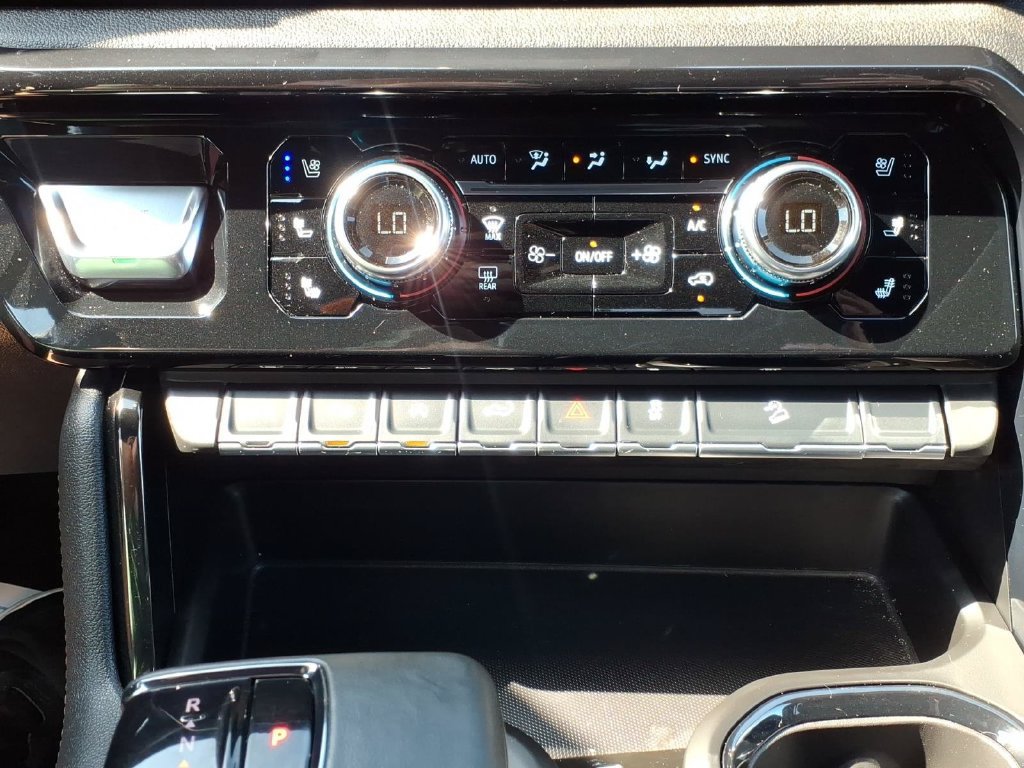 Used 2025 GMC Sierra 1500 AT4 w/ AT4 Premium Package AWD/4WD image 19