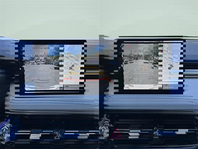 Used 2025 Genesis G70 2.5T image 6