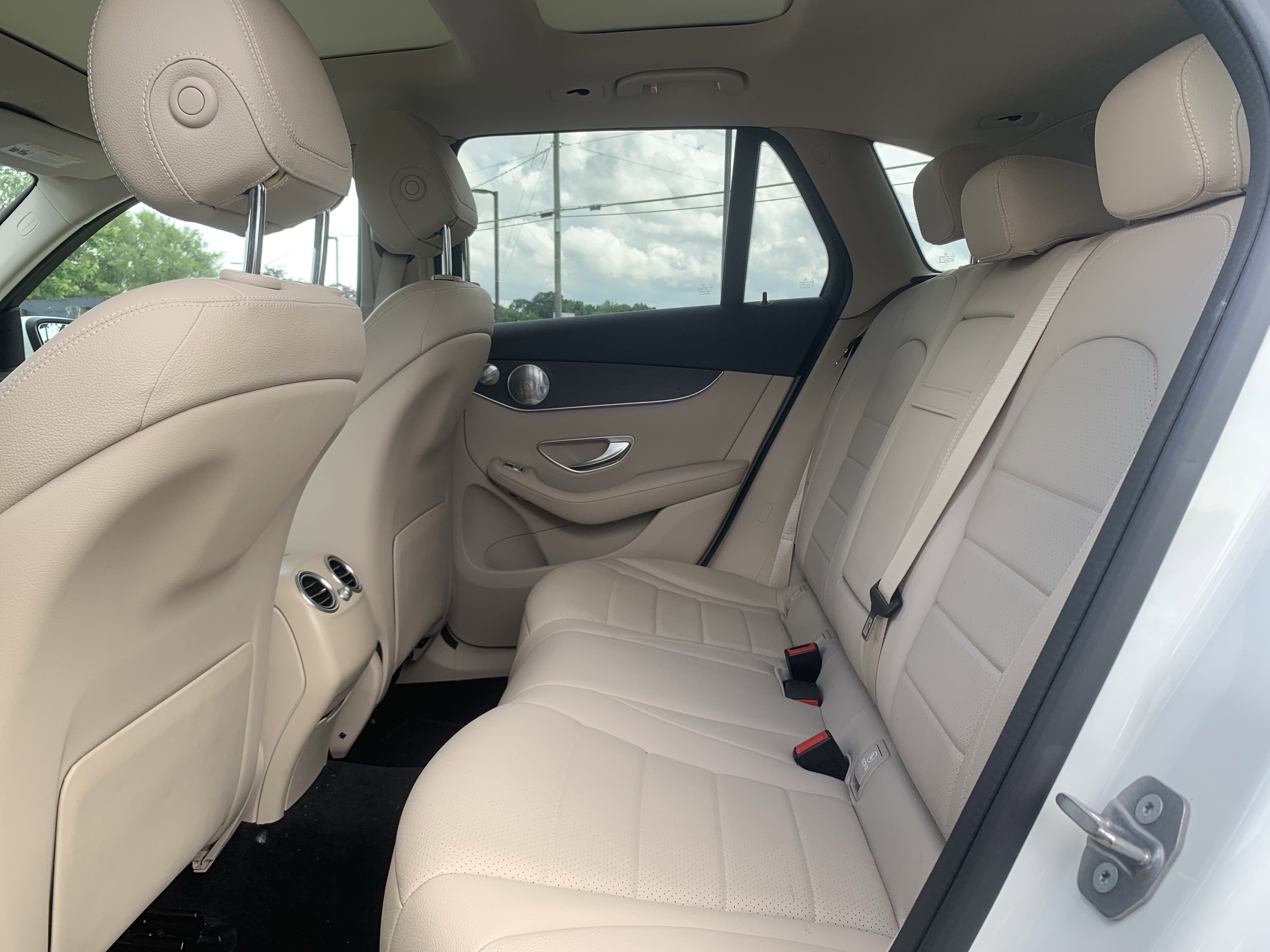 Used 2020 Mercedes-Benz GLC 300 4MATIC image 20