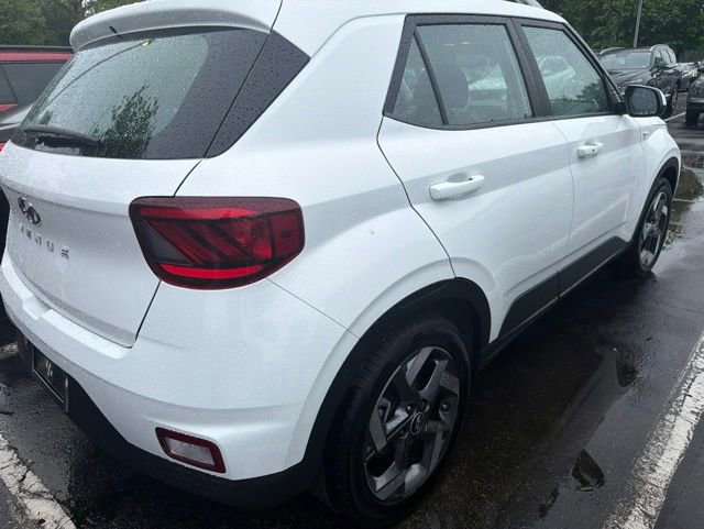 Used 2025 Hyundai Venue SEL FWD image 3