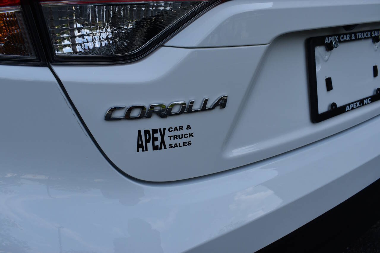 Used 2025 Toyota Corolla LE FWD image 30