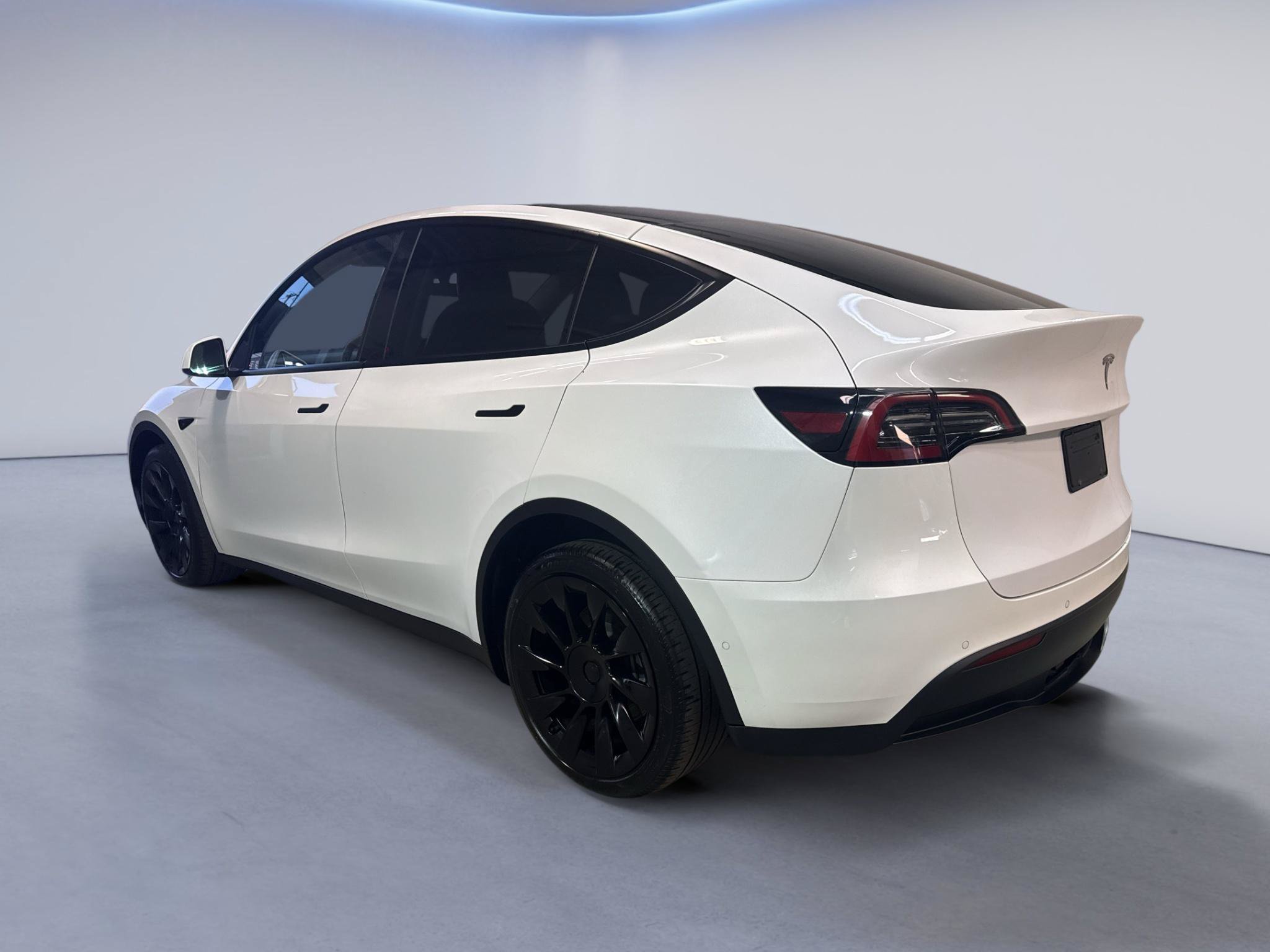 Used 2022 Tesla Model Y Long Range AWD/4WD image 5