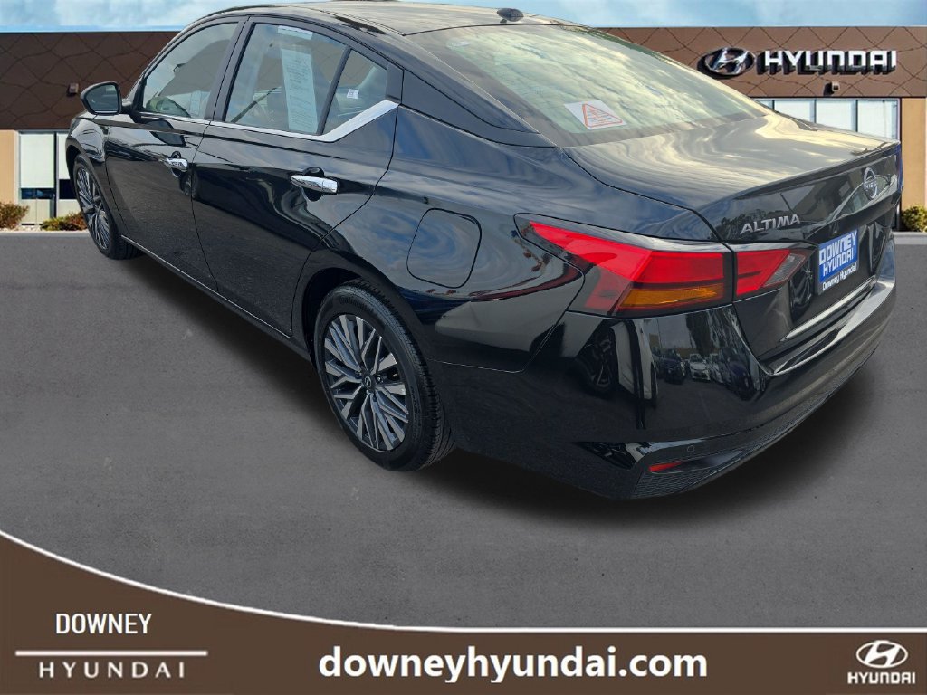 Used 2025 Nissan Altima 2.5 SV FWD image 3