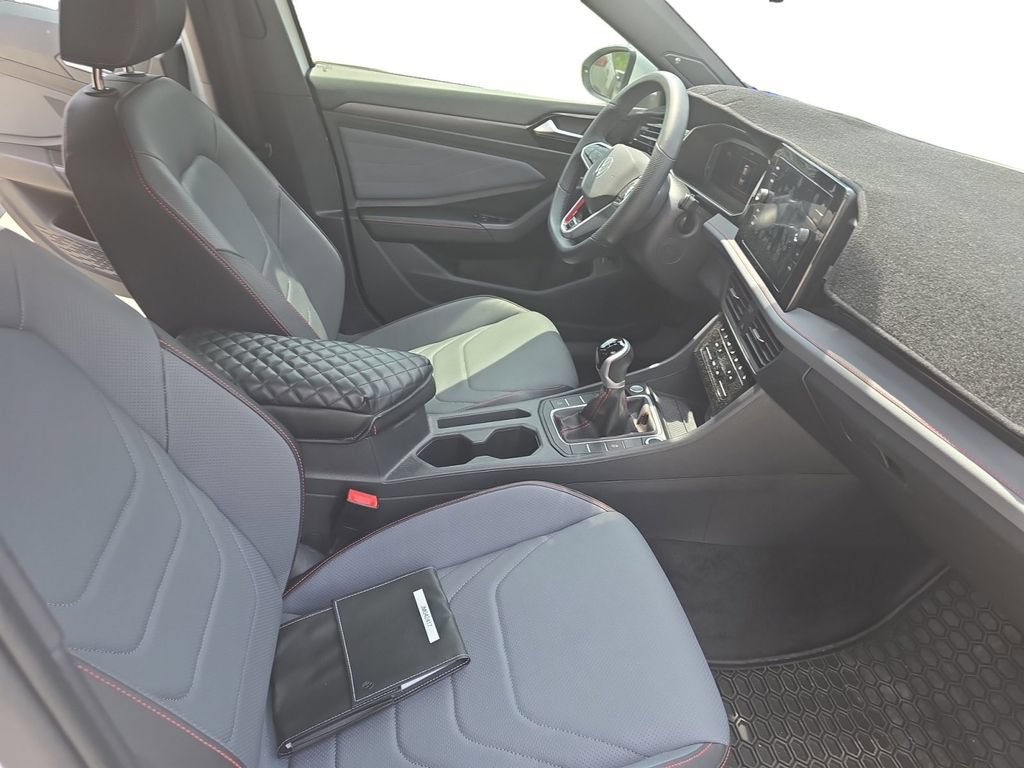 Used 2025 Volkswagen Jetta GLI Autobahn FWD image 12