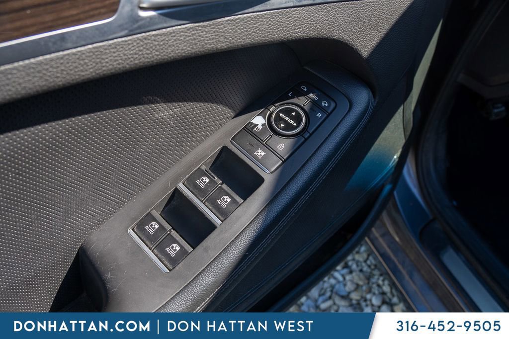 Used 2016 Hyundai Genesis 3.8 w/ Option Group 02 image 16