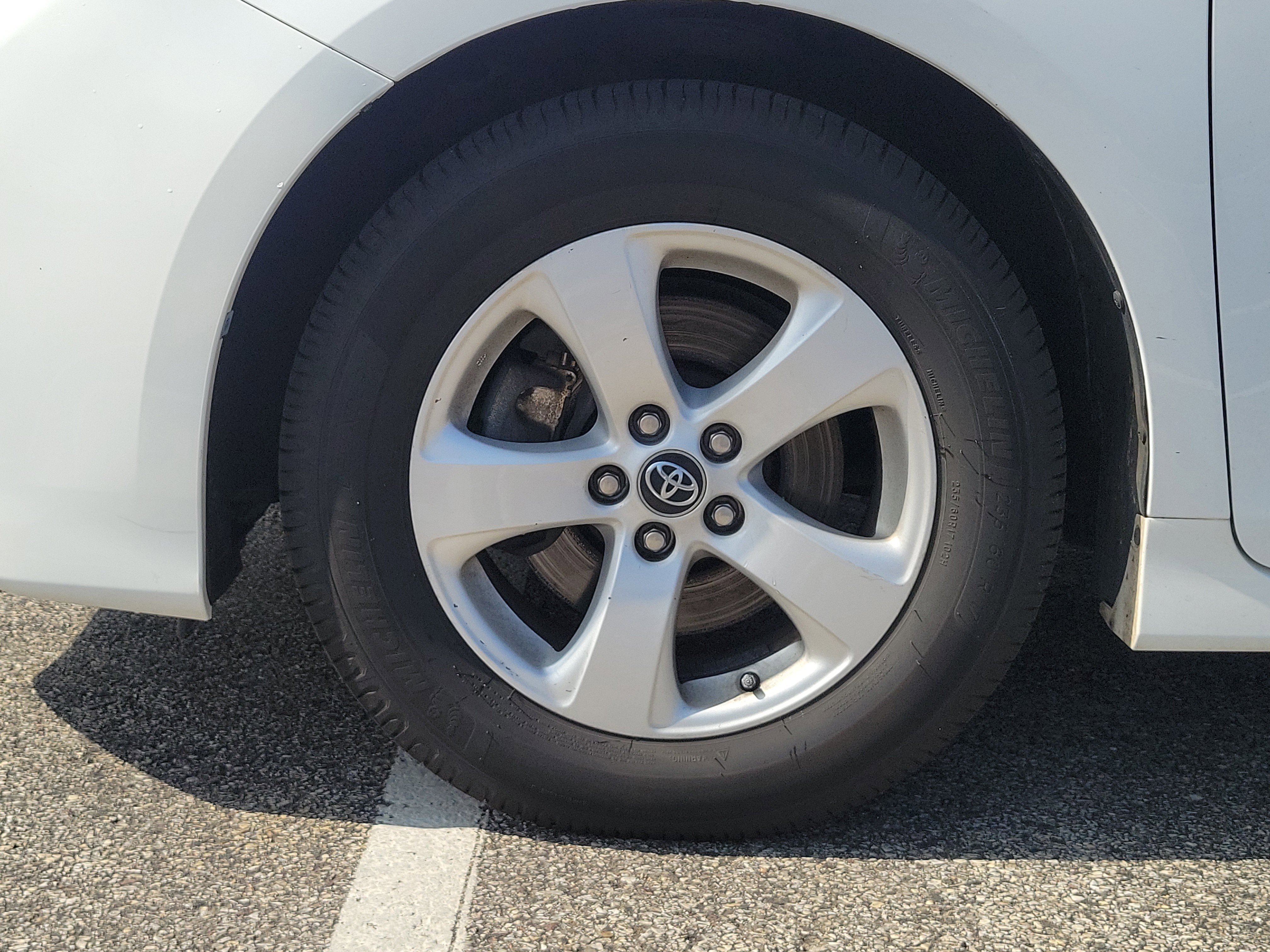 Used 2019 Toyota Sienna LE w/ Carpet Mat Package image 5