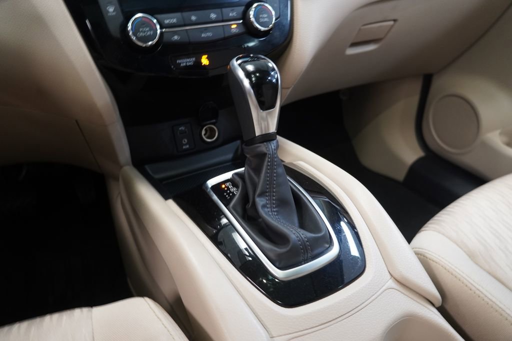 Used 2017 Nissan Rogue SV image 22