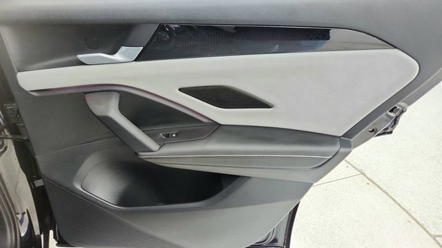 Used 2025 Volkswagen Tiguan SE R-Line image 27