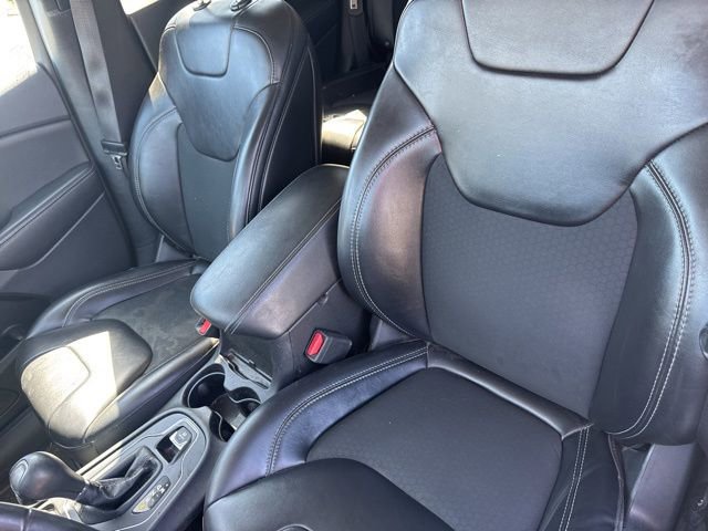 Used 2019 Jeep Cherokee Latitude Plus w/ Comfort/Convenience Group image 9