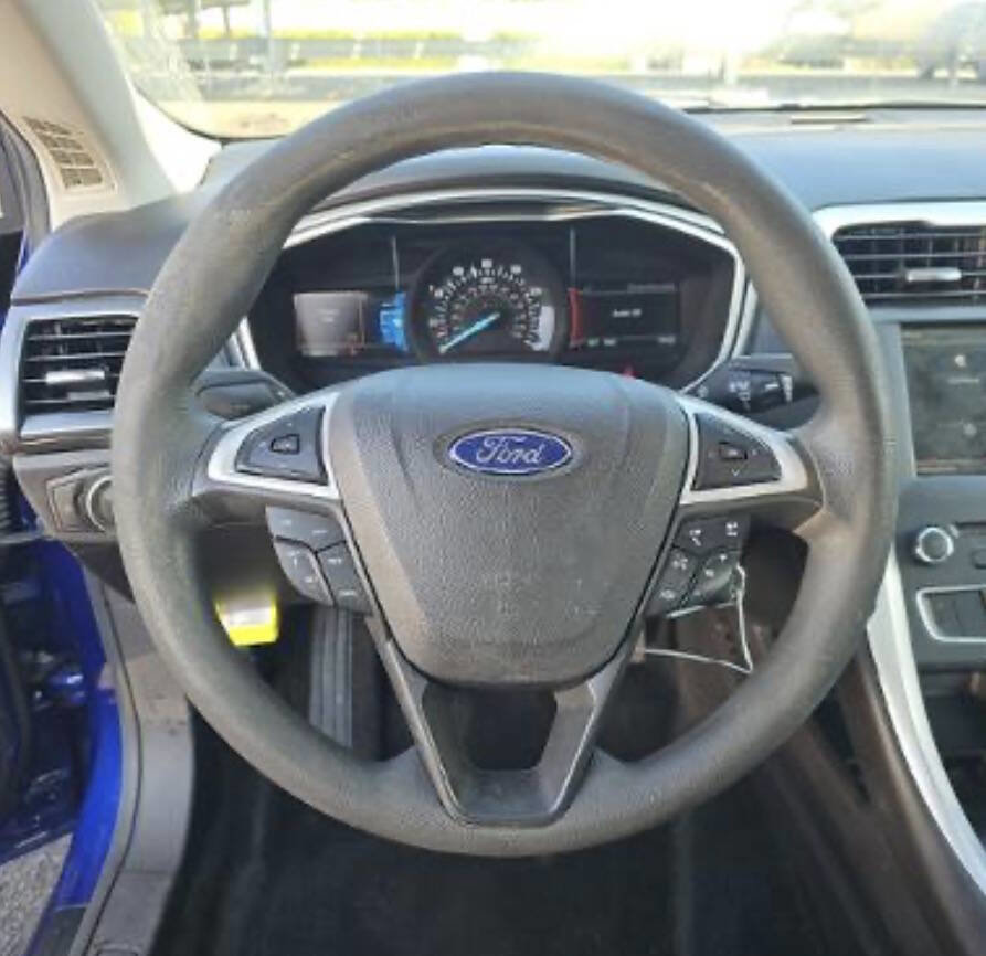 Used 2016 Ford Fusion SE FWD image 17