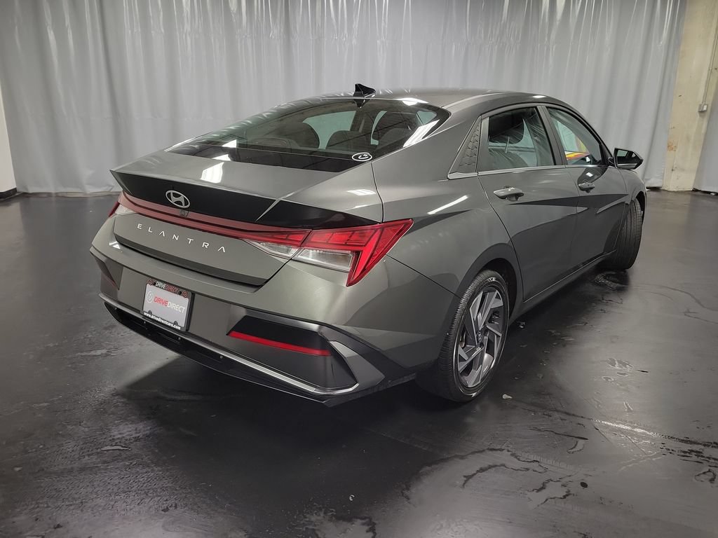 Used 2025 Hyundai Elantra SEL FWD image 9