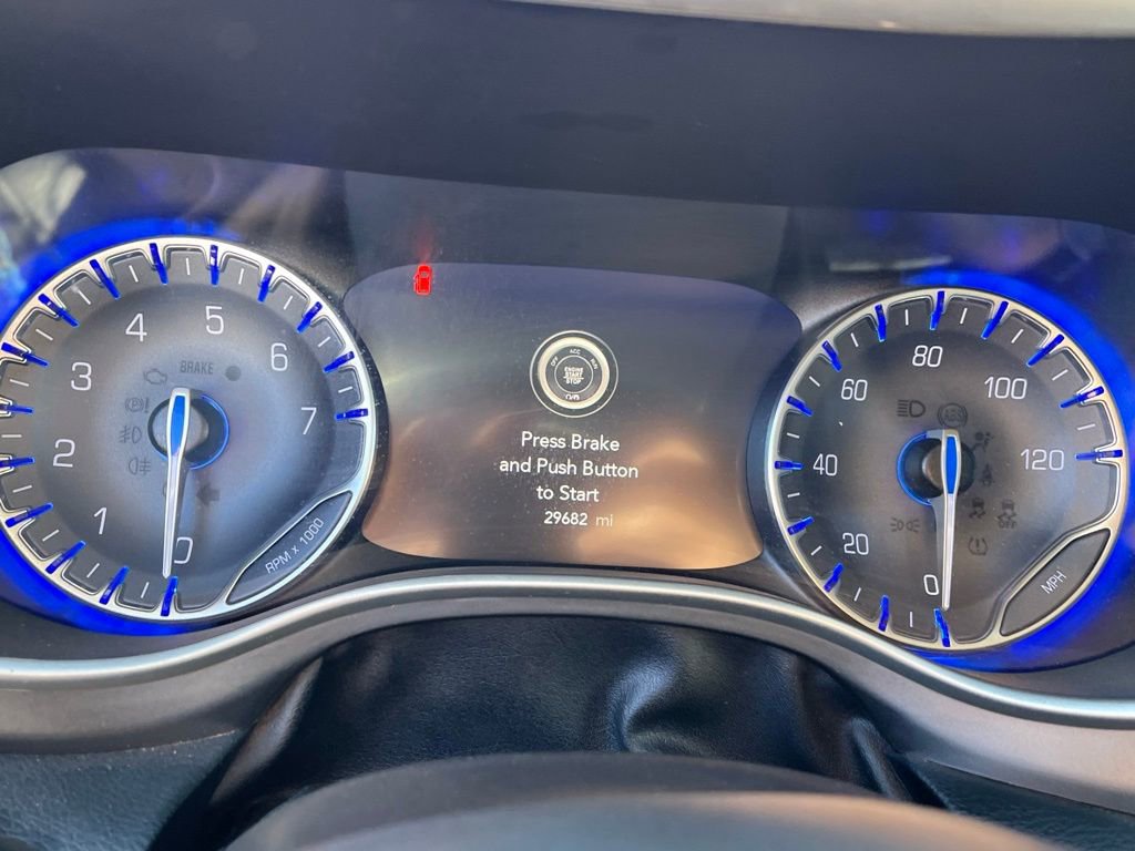 Used 2021 Chrysler Pacifica Touring-L image 11