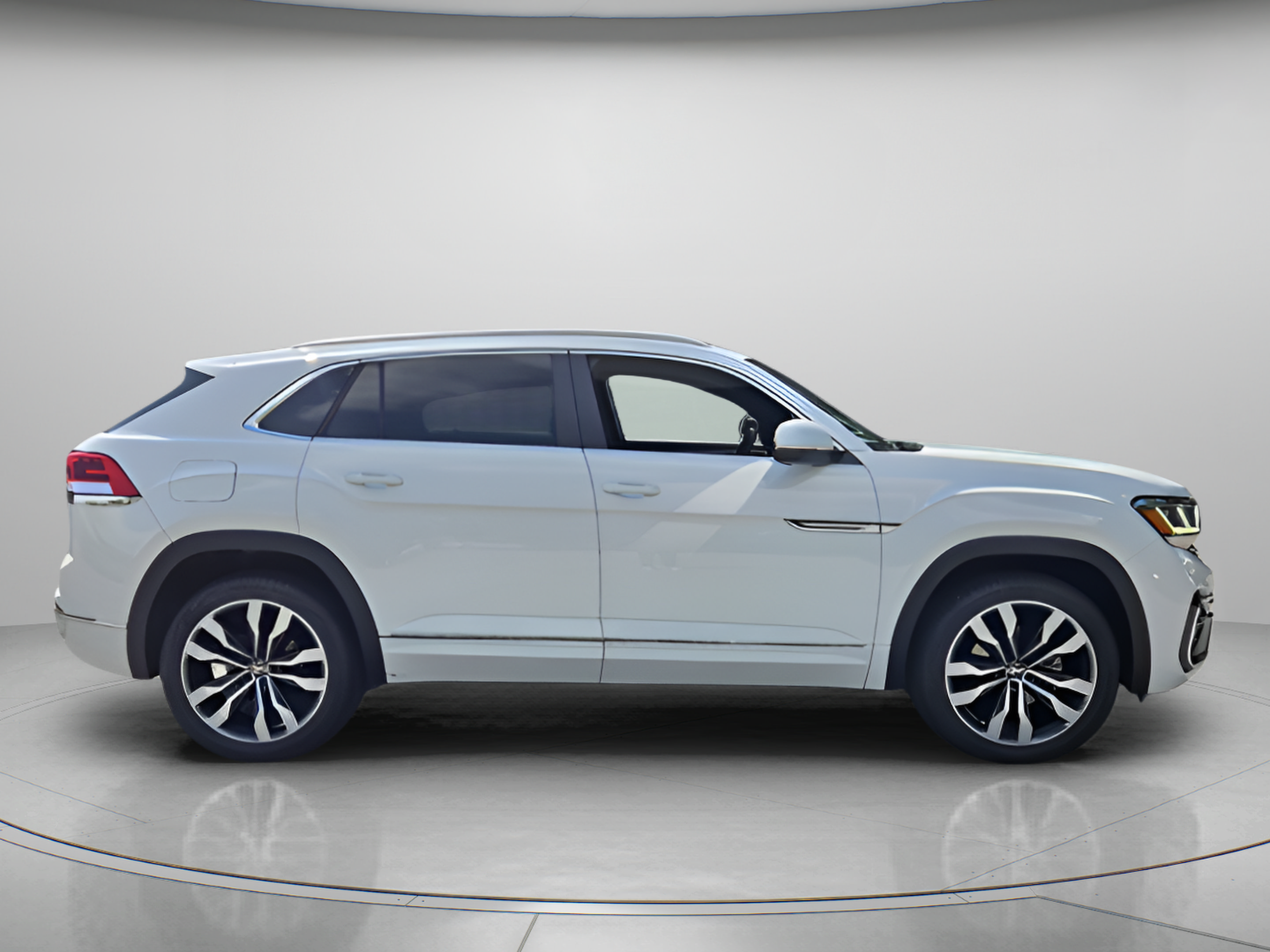 Certified 2021 Volkswagen Atlas Cross Sport SEL R-Line FWD image 6