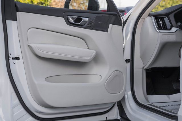 New 2026 Volvo XC60 B5 Ultra w/ Protection Package Premier image 36