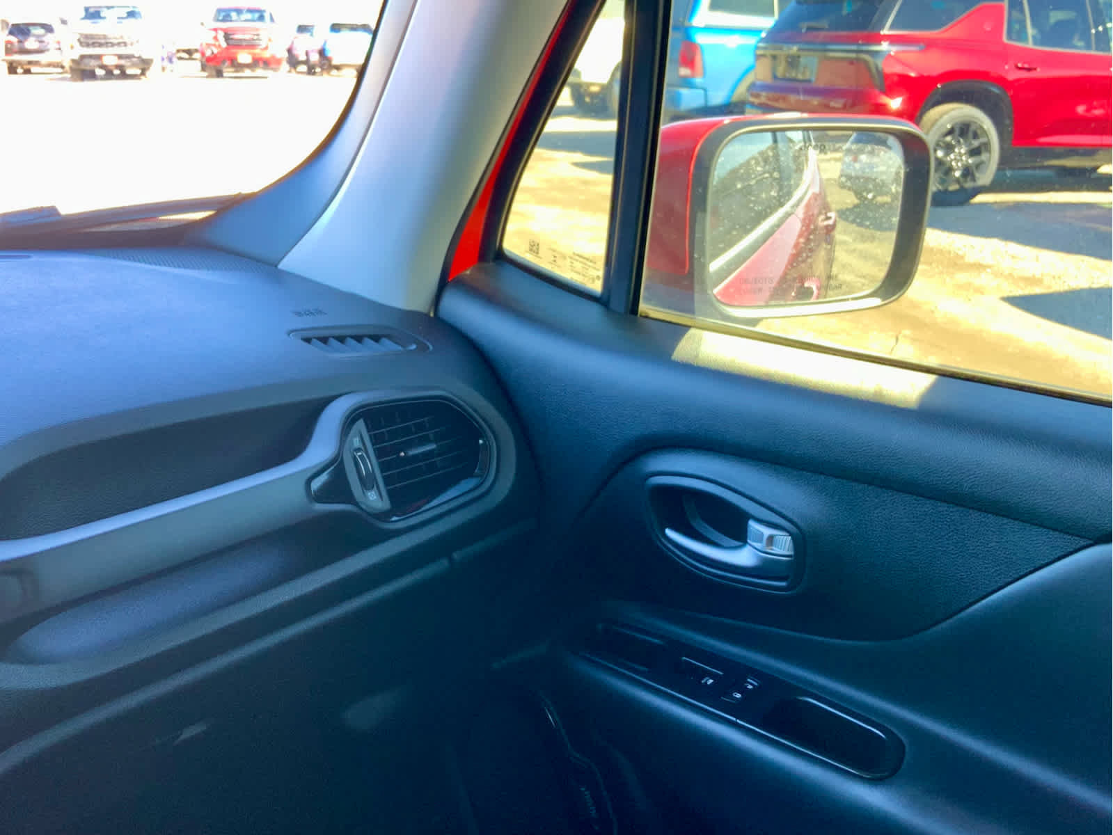 Used 2019 Jeep Renegade Altitude w/ UConnect 8.4 Nav Group image 35