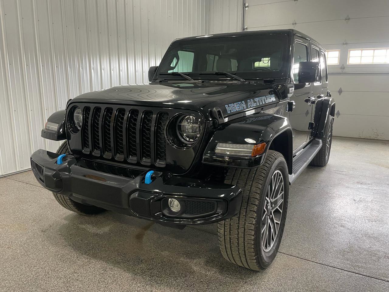 Used 2022 Jeep Wrangler Unlimited Sahara image 3
