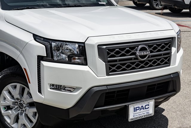 New 2025 Nissan Frontier SV w/ SV Convenience Package image 3