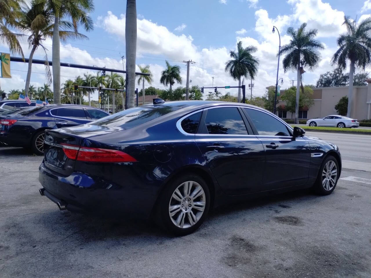 Used 2017 Jaguar XF Premium RWD image 15