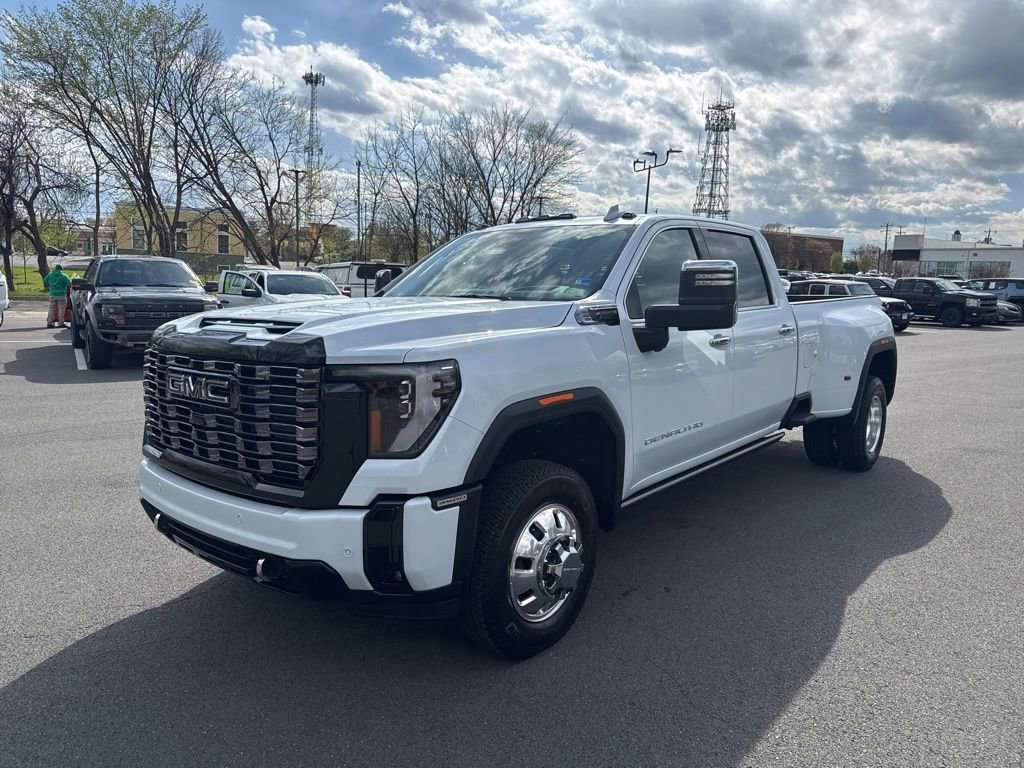 New 2026 GMC Sierra 3500 Denali Ultimate AWD/4WD image 3