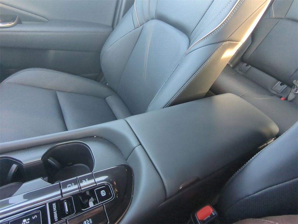 Used 2025 Toyota Crown Signia image 21