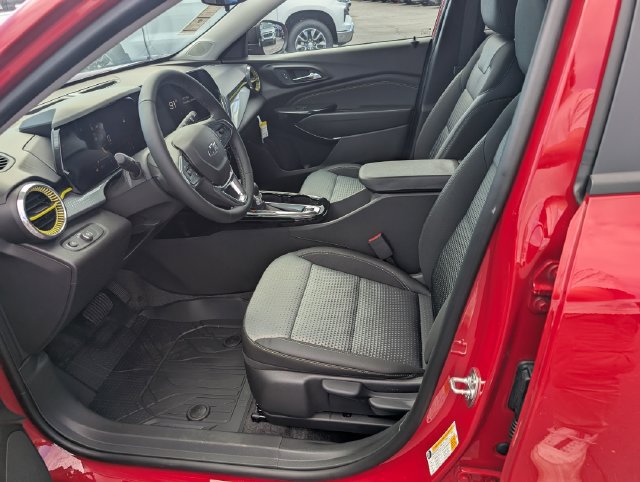 New 2026 Chevrolet Trax LT w/ Driver Confidence Package FWD image 13