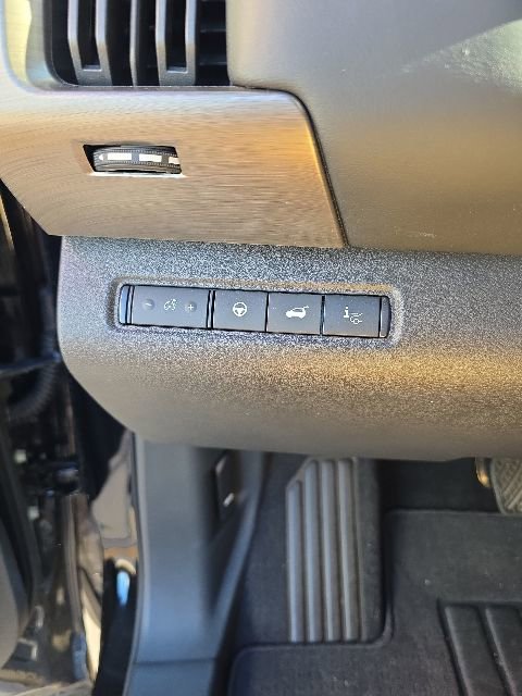 Used 2025 Nissan Pathfinder Platinum w/ Cargo Package AWD/4WD image 15