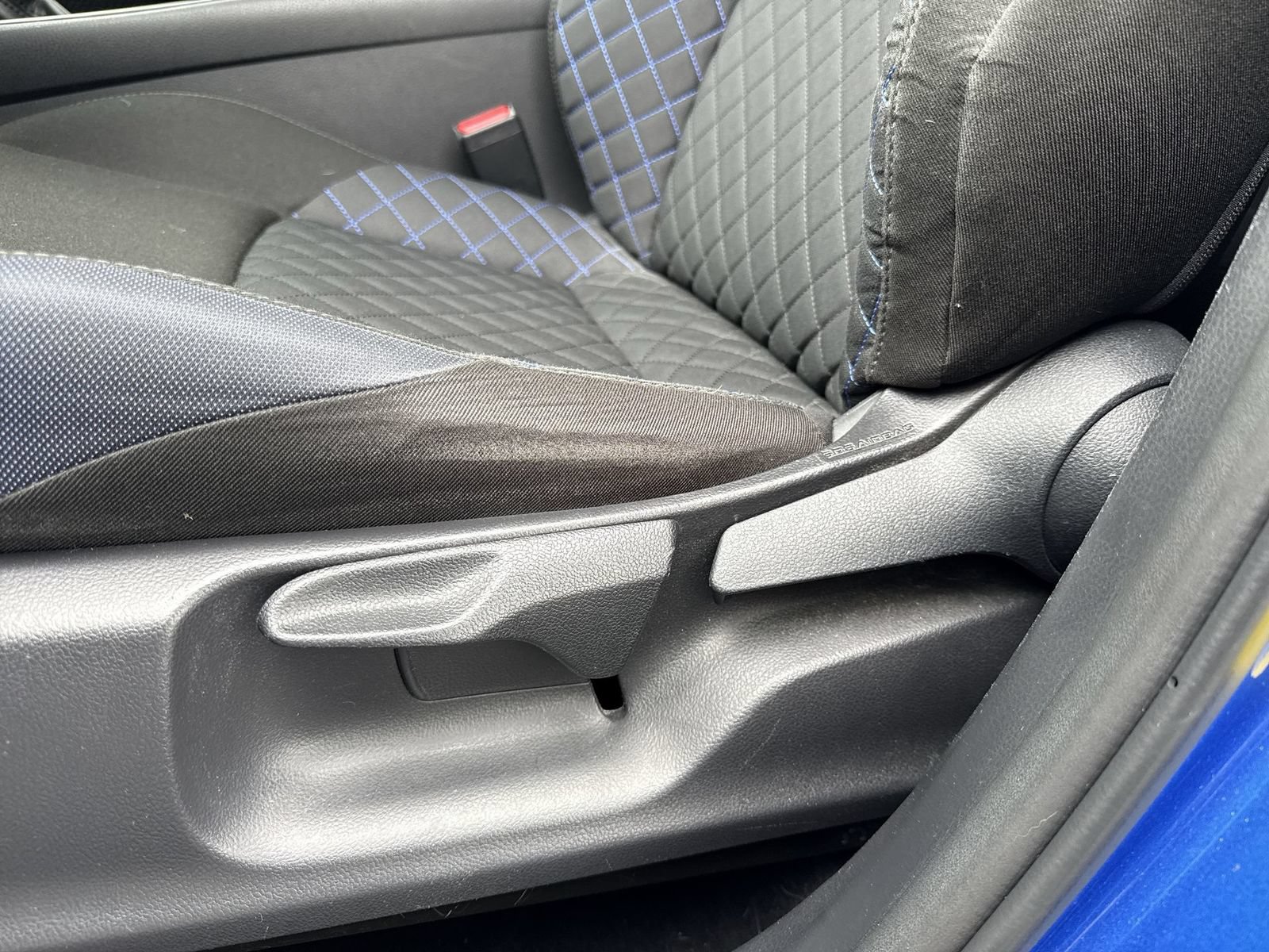 Used 2020 Toyota C-HR XLE FWD image 13