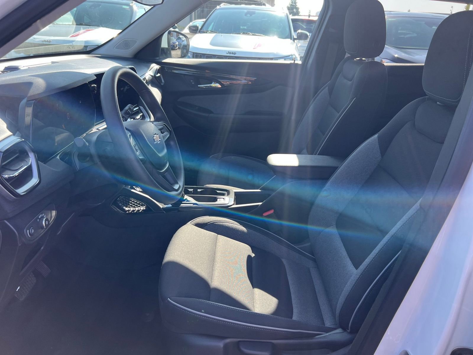 Used 2025 Chevrolet TrailBlazer LT image 34