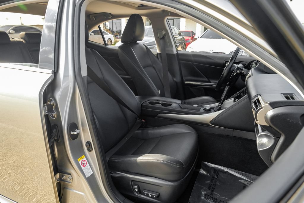 Used 2017 Lexus IS 200t RWD image 38