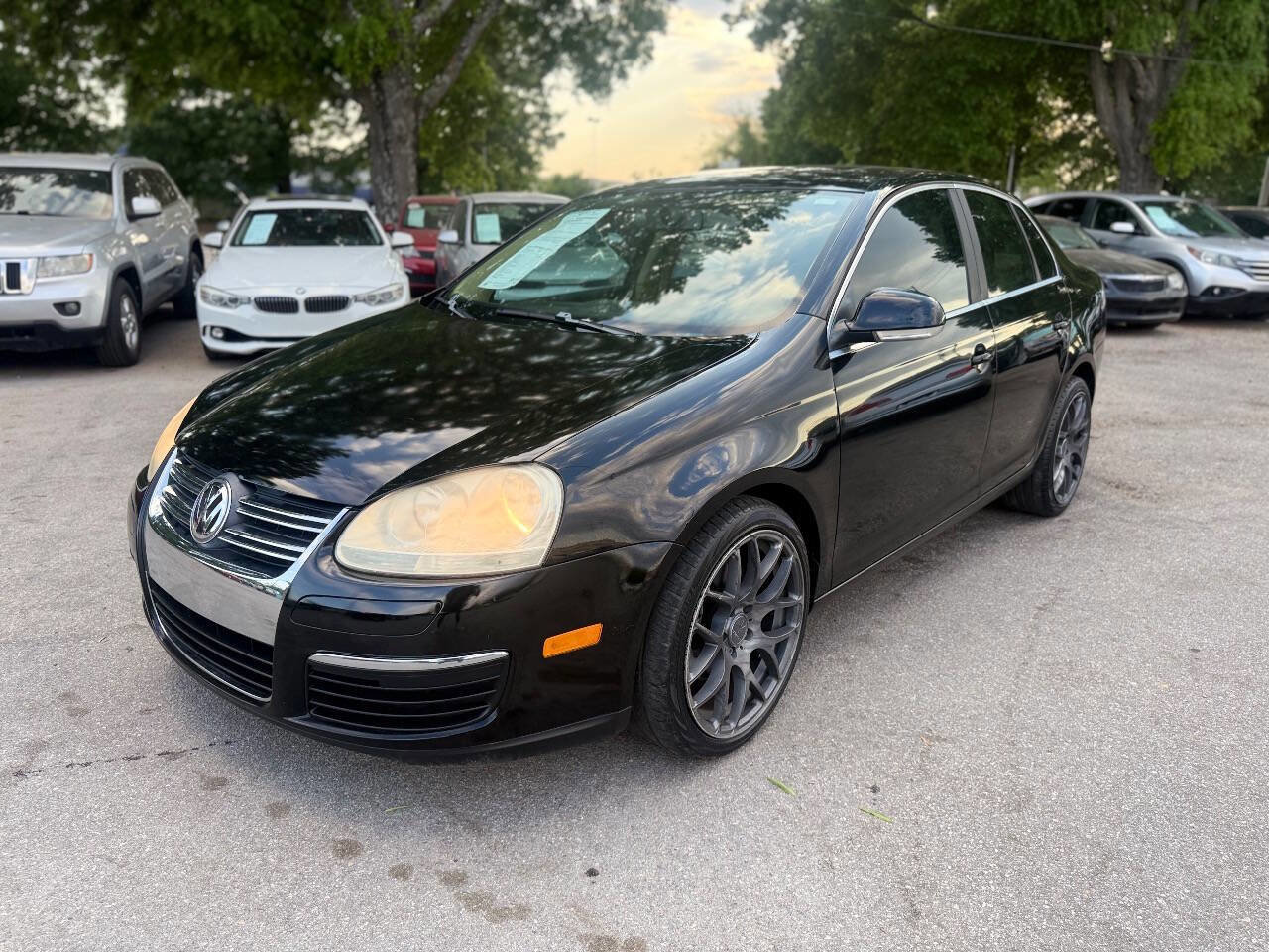 Used 2009 Volkswagen Jetta SE FWD image 1