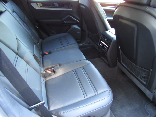 Certified 2025 Porsche Cayenne S AWD/4WD image 19