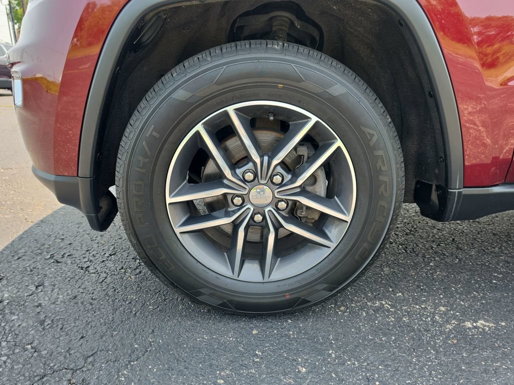 Used 2018 Jeep Grand Cherokee Limited AWD/4WD image 16