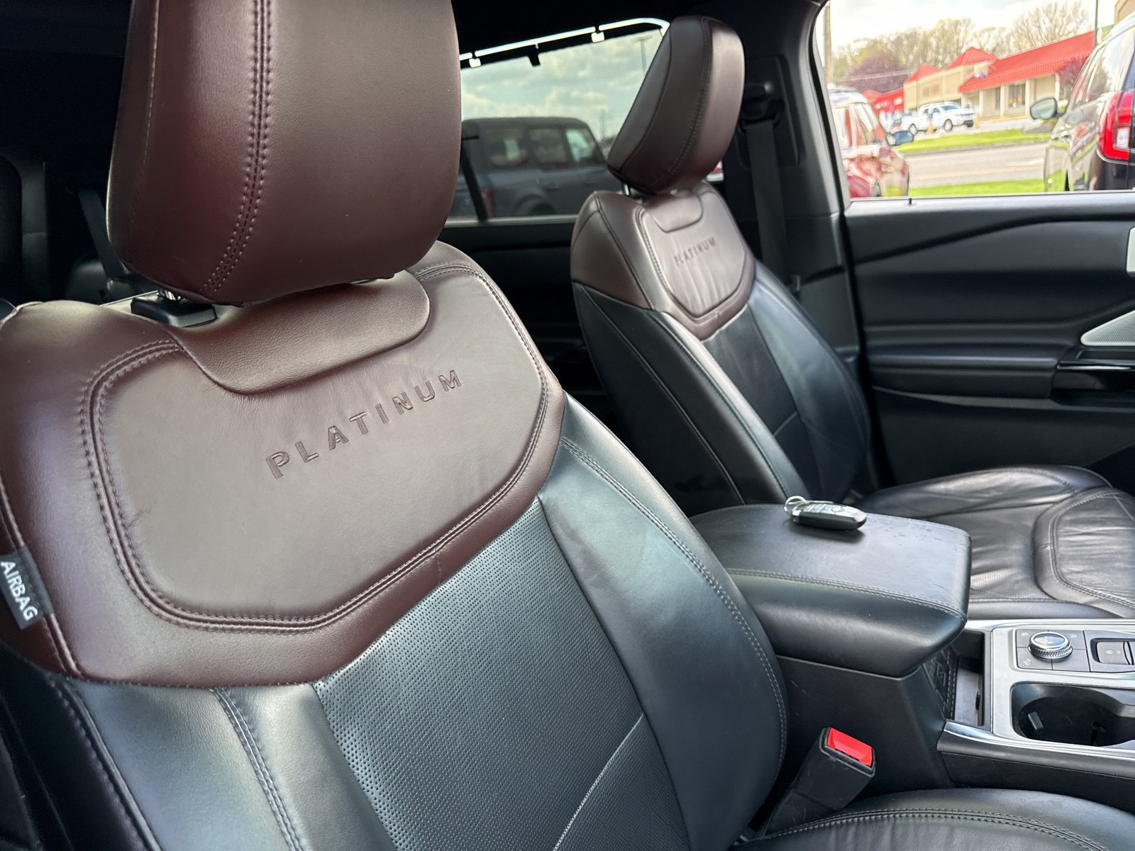 Used 2022 Ford Explorer Platinum w/ Equipment Group 601A AWD/4WD image 41