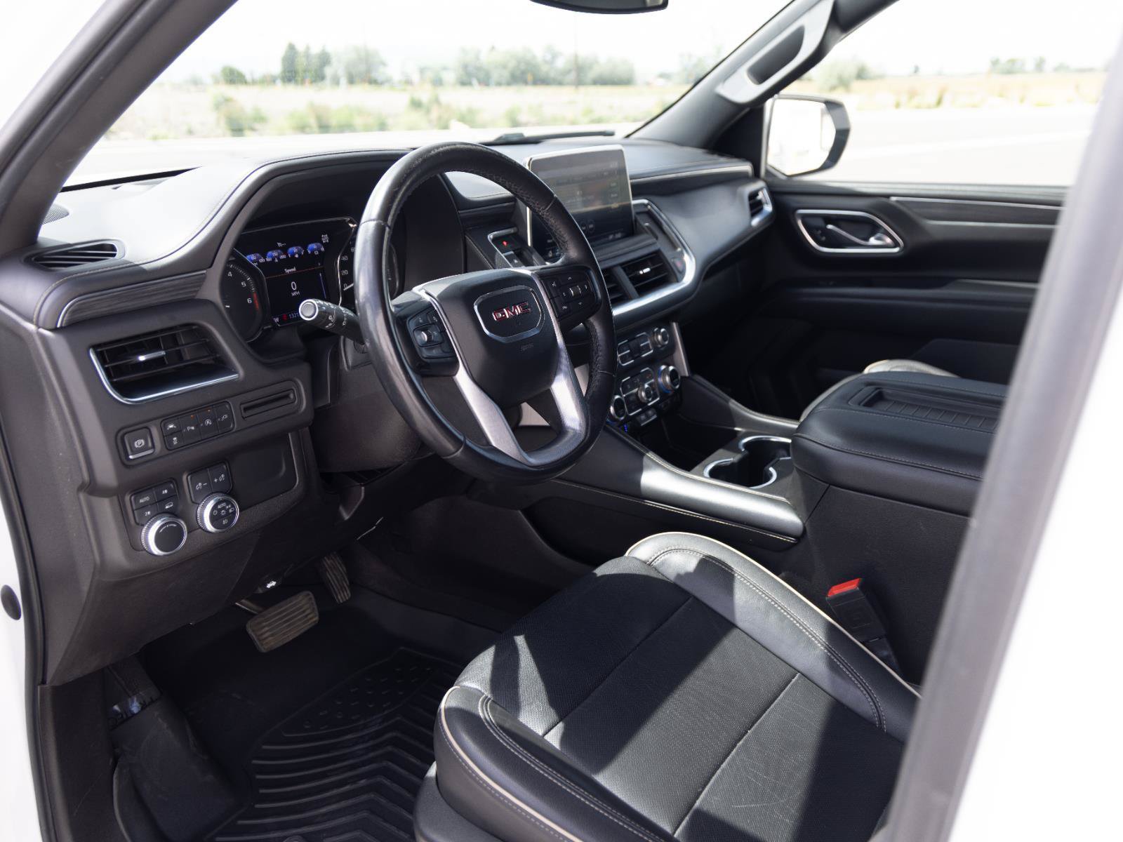 Used 2021 GMC Yukon XL SLT AWD/4WD image 10