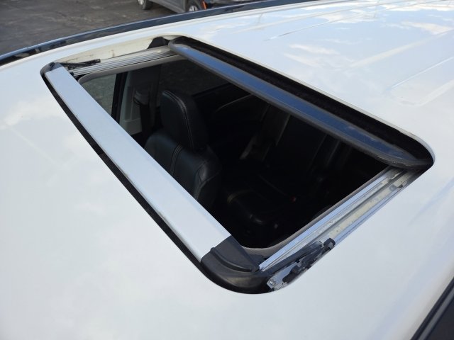 Used 2018 Toyota Highlander SE image 3