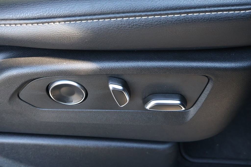 Used 2024 Cadillac Escalade ESV Luxury image 45