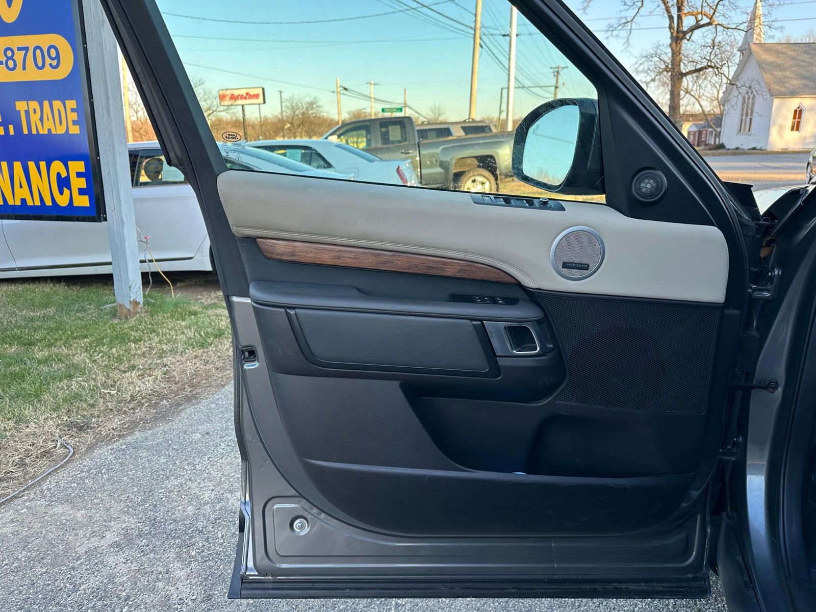 Used 2017 Land Rover Discovery HSE image 41