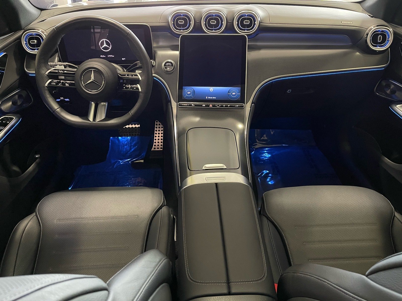 Used 2025 Mercedes-Benz GLC 300 4MATIC image 29