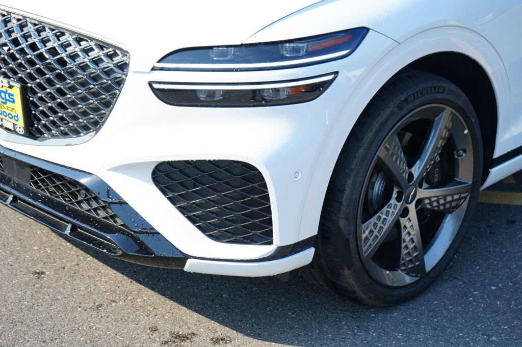 Used 2025 Genesis GV70 3.5T Sport w/ Sport Prestige Package image 9