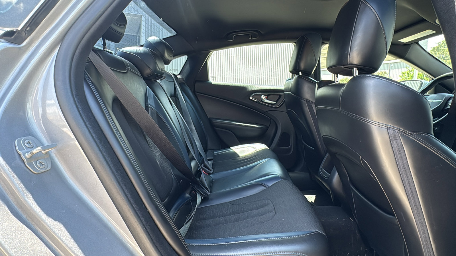Used 2015 Chrysler 200 S FWD image 19