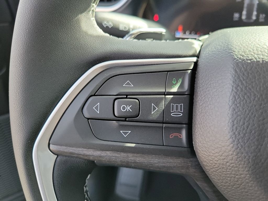 New 2025 Jeep Grand Cherokee Limited w/ Black Appearance Package image 4