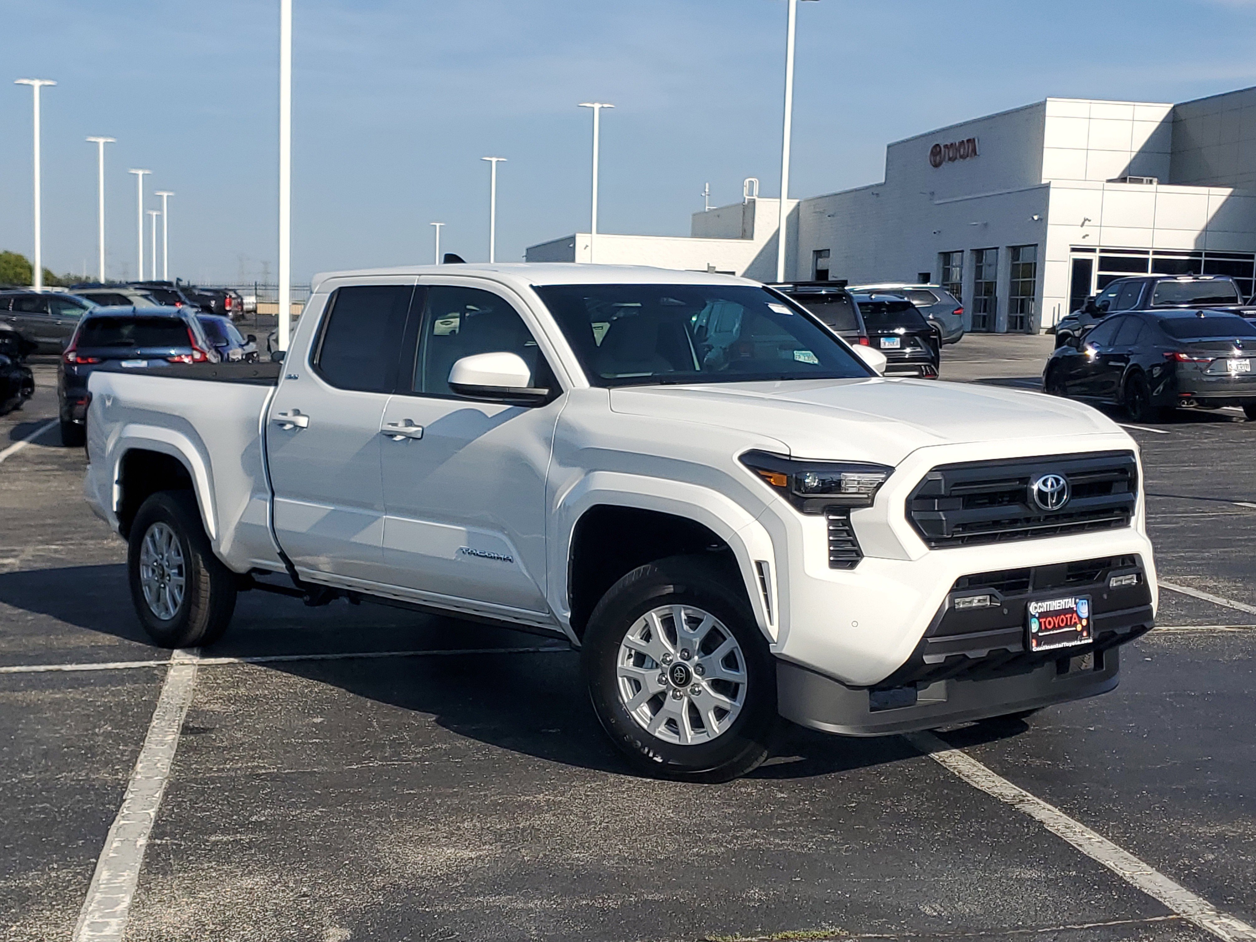 Used 2025 Toyota Tacoma SR5 image 2