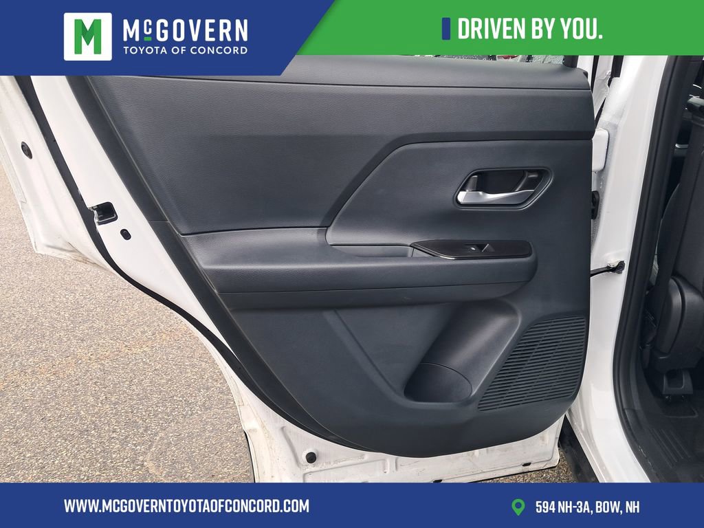 Used 2025 Nissan Kicks SV image 18